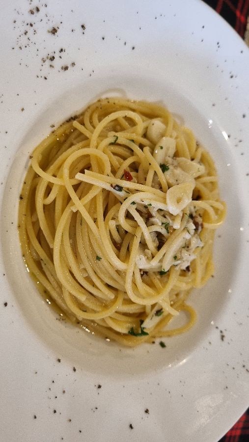 깔끔하게 담겨 나온 파스타