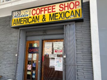 LA 숨은 보석, Aladdin Coffee Shop에서 맛보는 특별한 아침 식사 맛집 여정