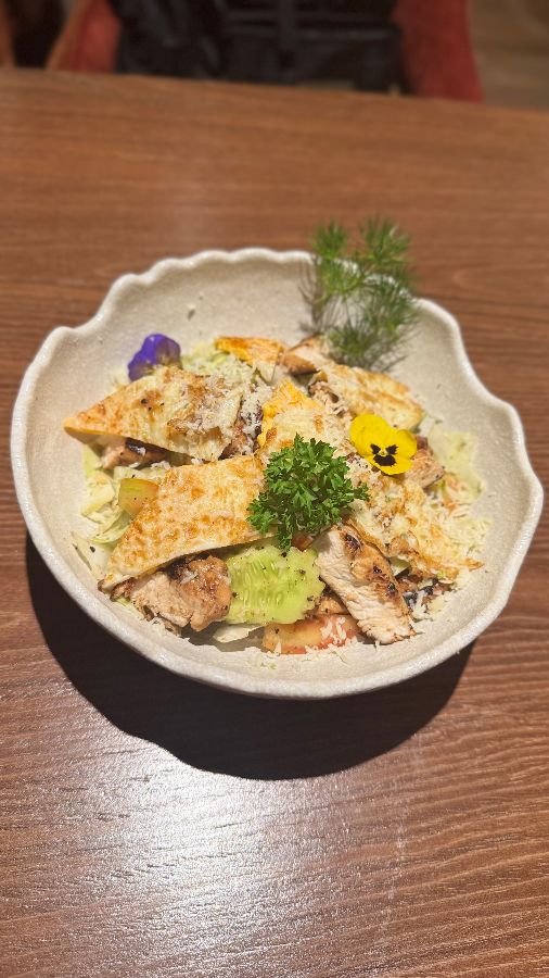 정갈하게 담긴 샐러드