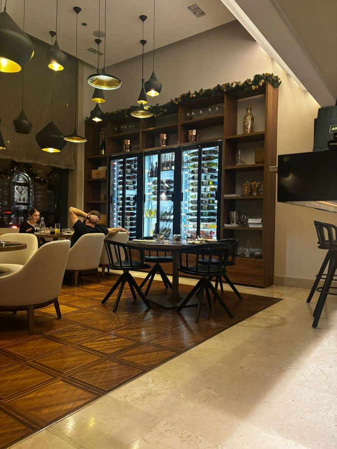 테이블 위에 놓인 음식들