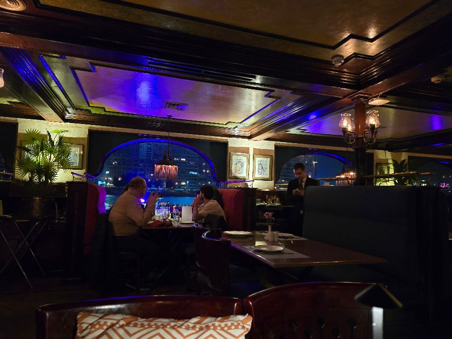 Le Steak의 아늑한 내부 모습