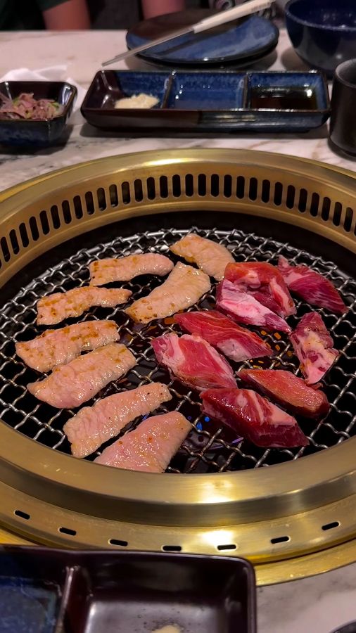 숯불 위에서 구워지는 와규