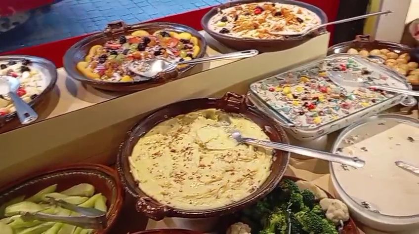 다채로운 뷔페 메뉴