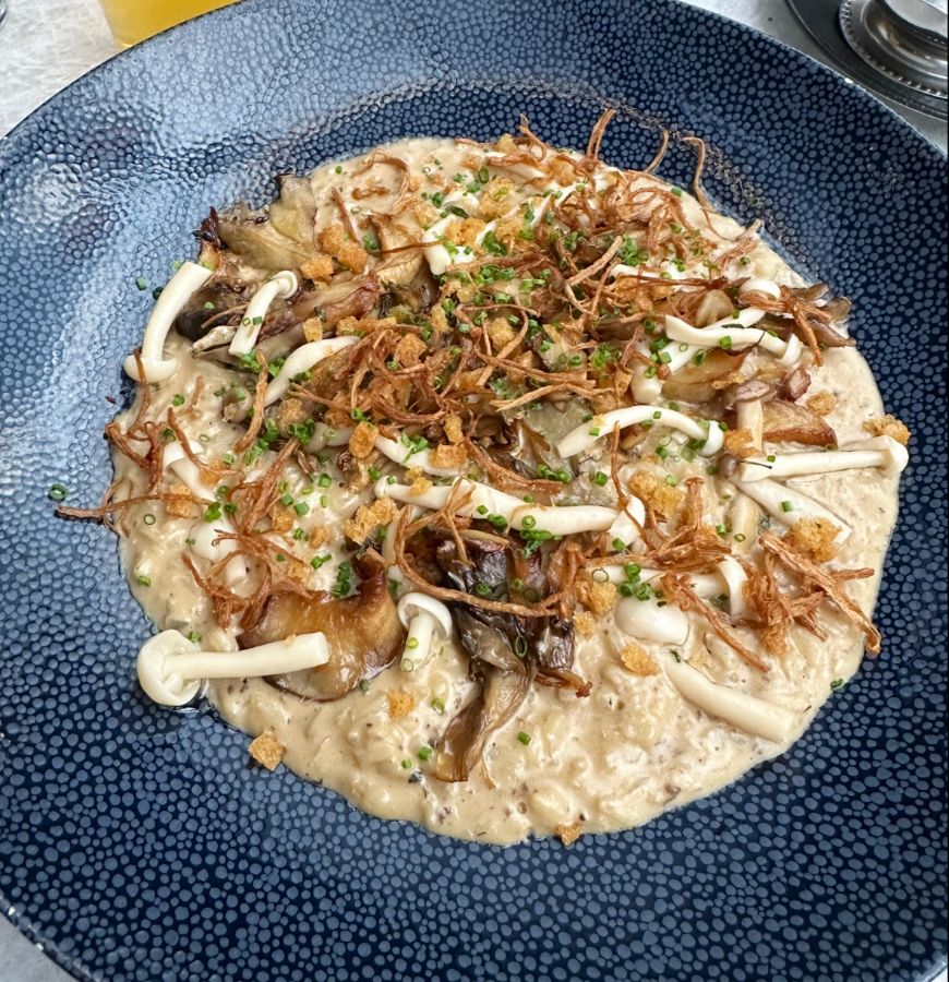 트러플 오일 향이 가득한 버섯 리조또