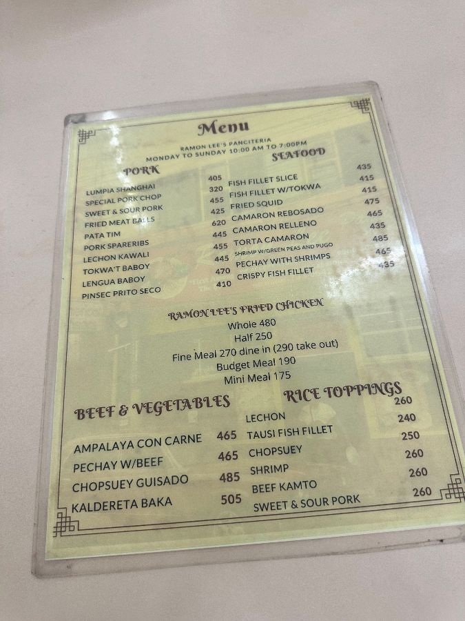 다양한 메뉴가 담긴 메뉴판