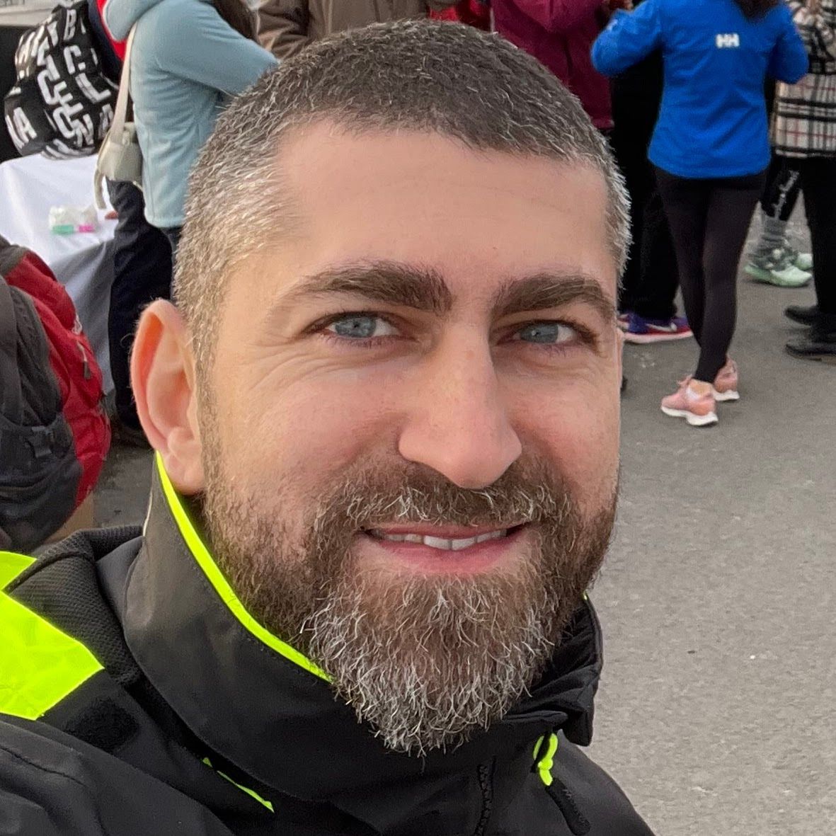 친절한 미소의 사르바르