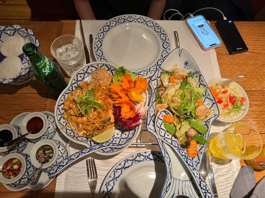 테이블 전체 음식 사진