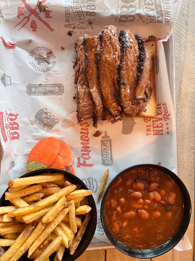 브리스킷과 사이드 메뉴