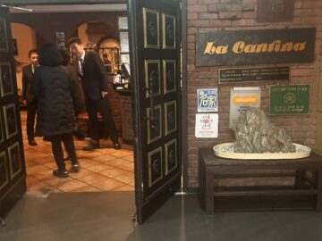 시간이 멈춘 듯한 공간, 서울 노포 맛집 라칸티나에서 맛보는 추억