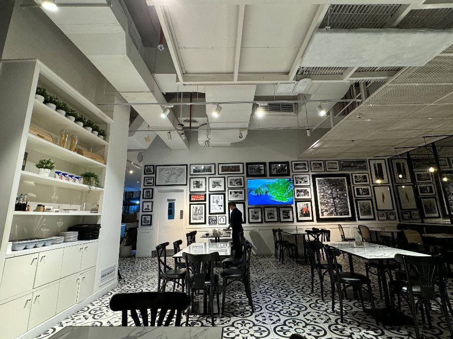 레스토랑 내부 전경