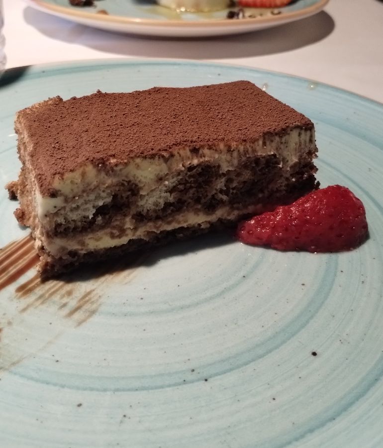 티라미수 위에 뿌려진 코코아 파우더, 달콤함의 결정체