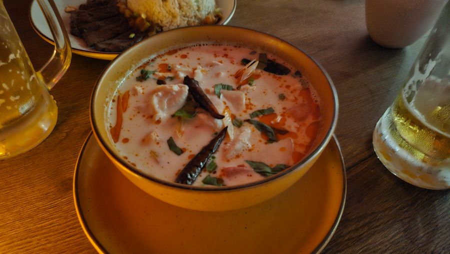 따뜻한 국물이 매력적인 메뉴