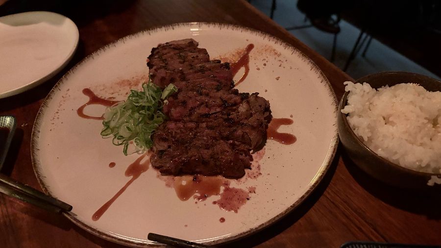 스테이크와 밥의 조화