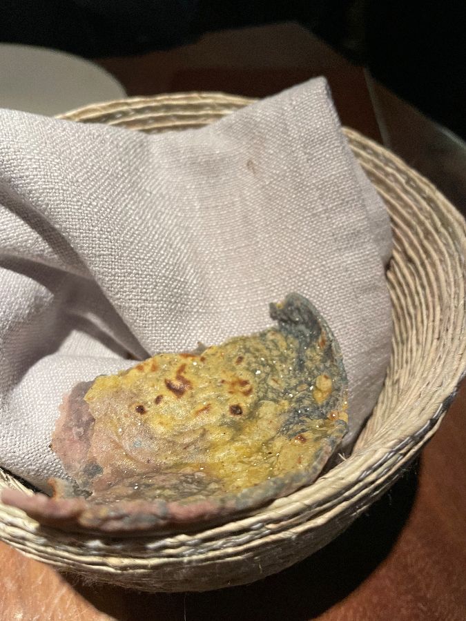 바구니에 담겨 나온 빵