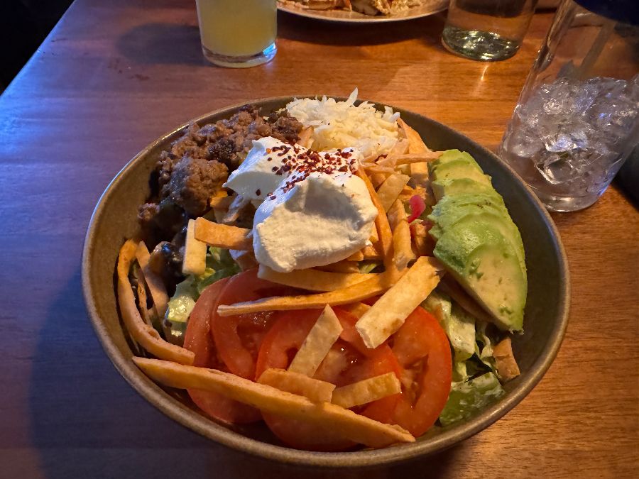 신선함이 가득한 샐러드