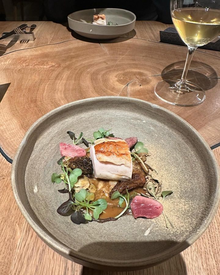 아름다운 플레이팅의 송어 요리