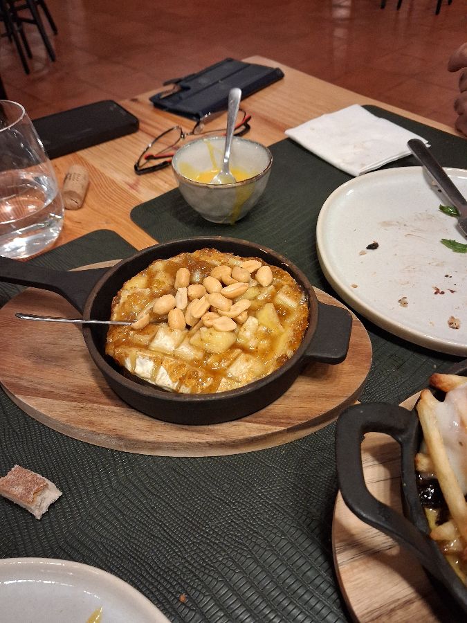 견과류가 뿌려진 타파스