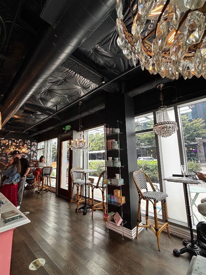 레이디 얌 내부 전경