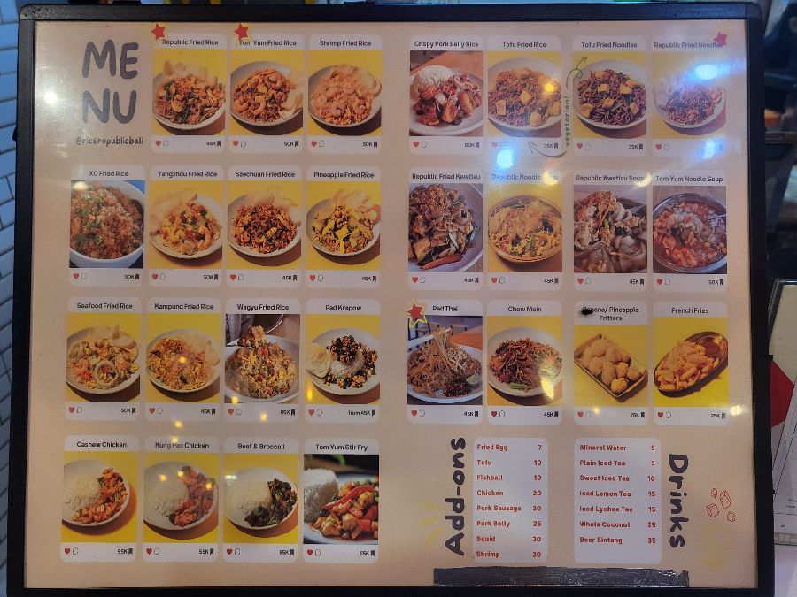 다양한 메뉴가 담긴 메뉴판