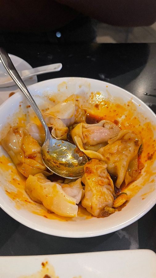 매콤한 완탕의 모습