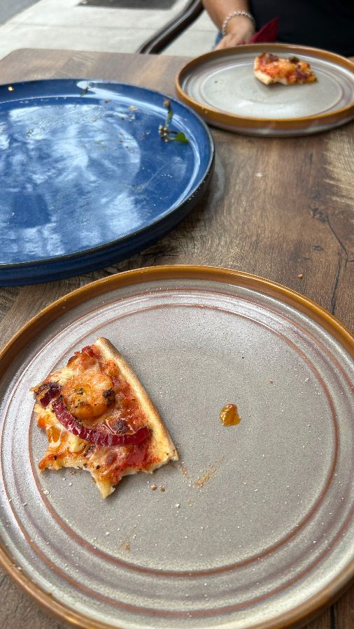 깔끔하게 비워진 접시