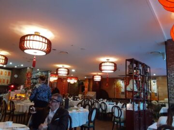 금빛 용이 숨 쉬는 미식의 전설, 로열 다이너스티 서퍼스 파라다이스 중식 맛집 탐방