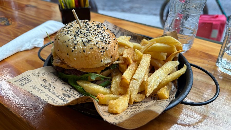 버거와 감자튀김