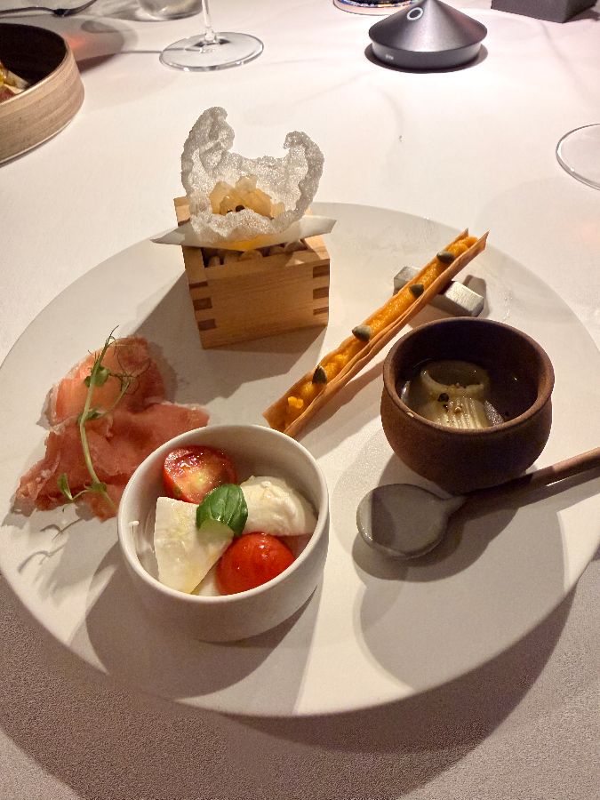 화려한 비주얼의 전채요리 모둠