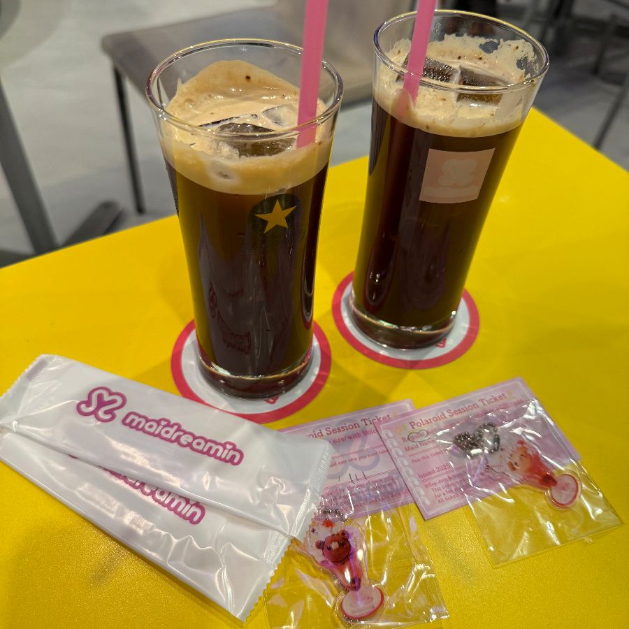 시원한 음료와 굿즈