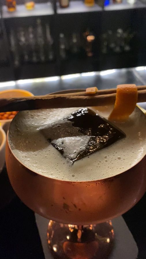 칵테일과 함께 즐기는 라이브 음악