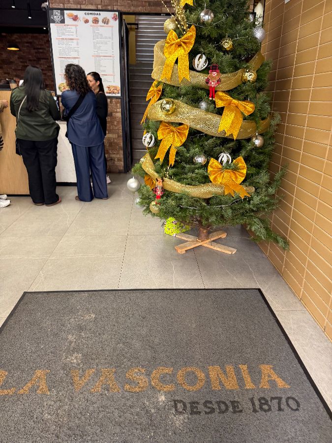 다양한 빵 진열대