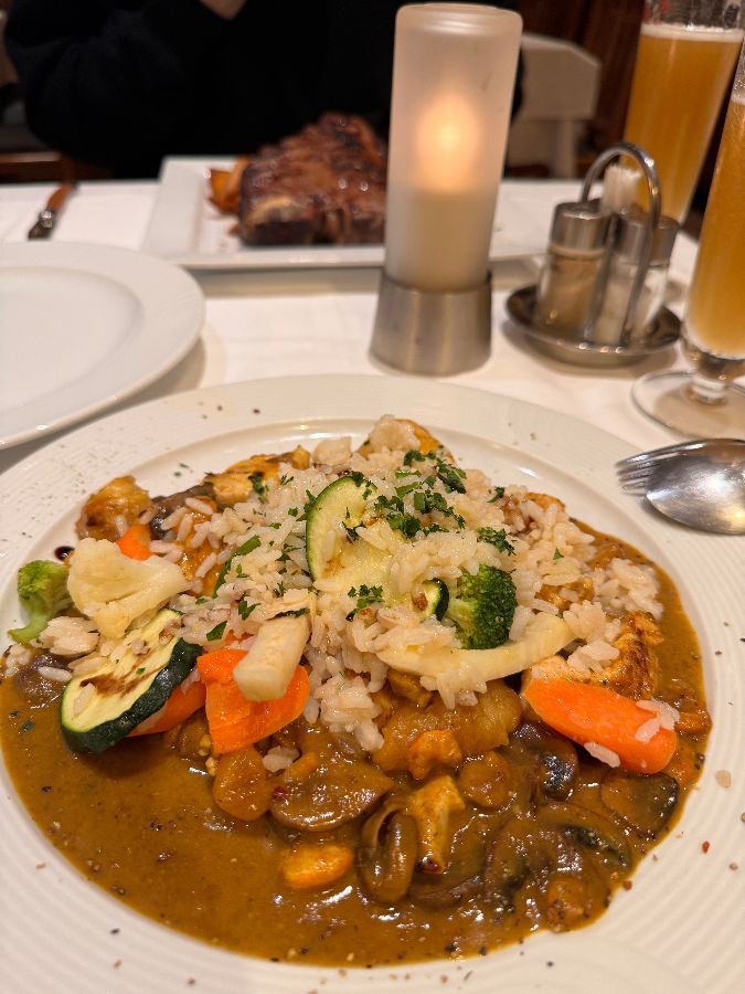 진한 색감의 굴라쉬