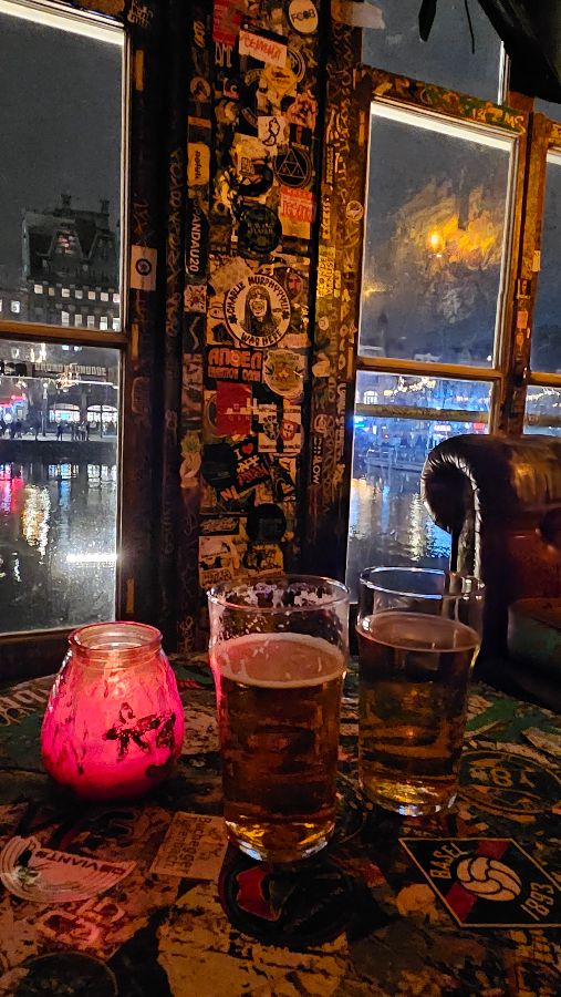 내부 복도와 벽면