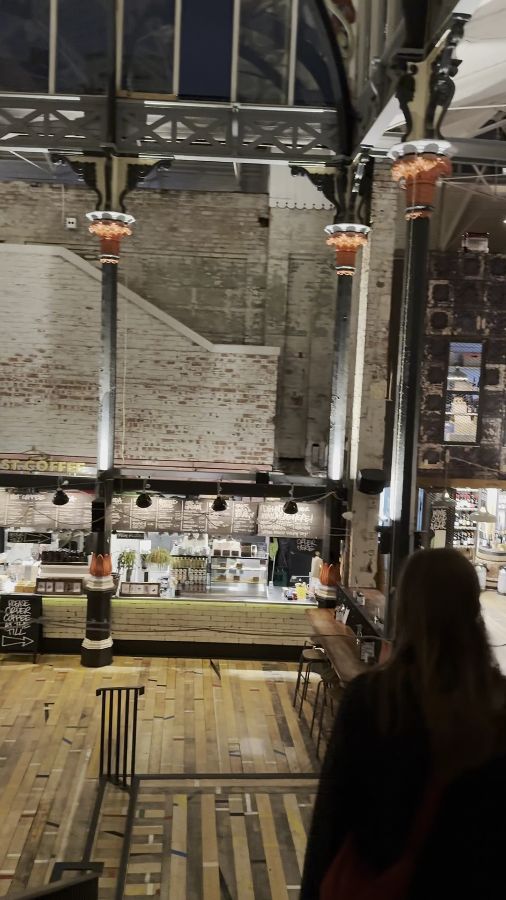 푸드홀의 전체적인 풍경