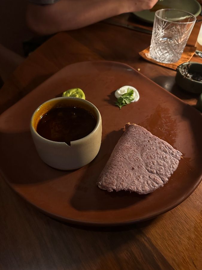 포르피리오스 칸쿤의 아이스크림 카트. 다양한 종류의 아이스크림과 토핑들이 화려하게 진열되어 있다.