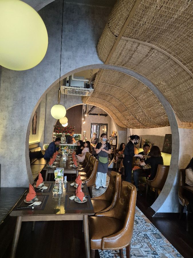 식당 외부의 간판