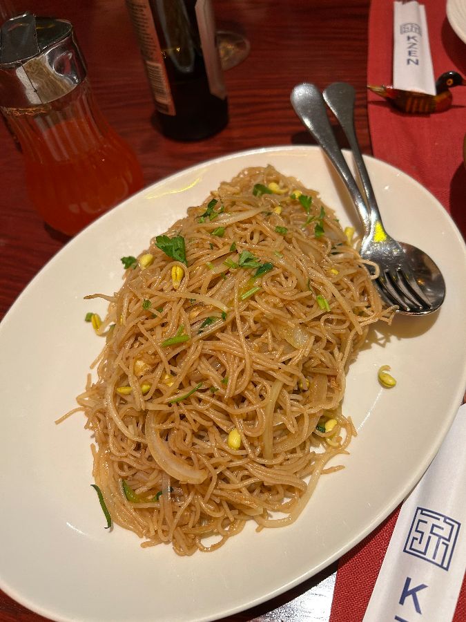 정갈하게 담겨 나온 볶음밥