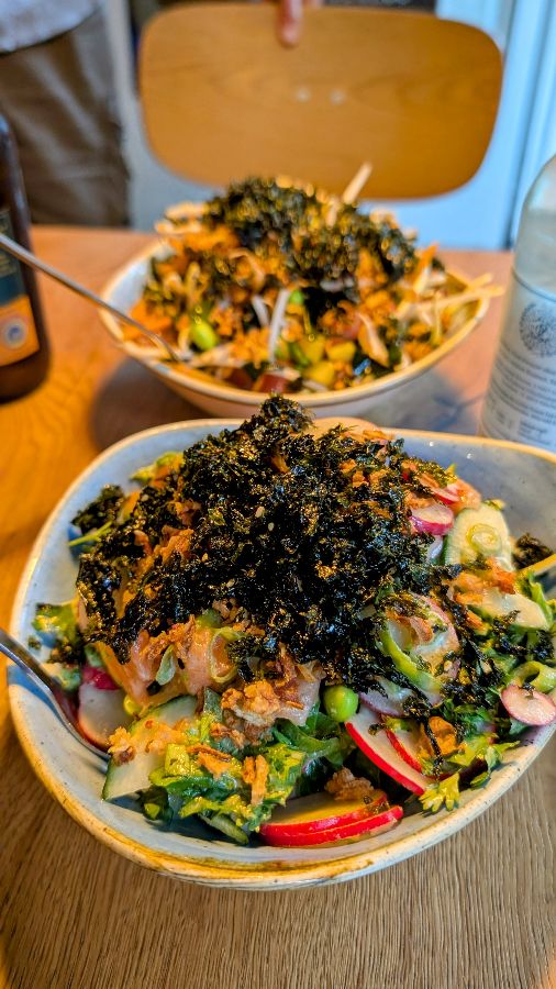 포케를 즐기는 손님