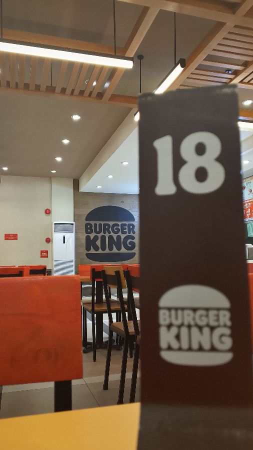 손에 들린 버거