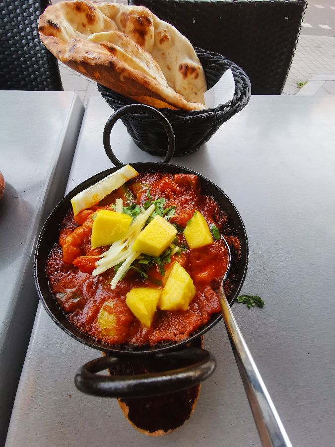 깔끔하게 세팅된 테이블