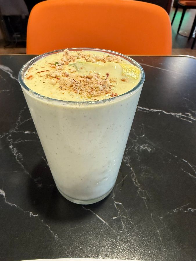 인도 분위기가 물씬 풍기는 식당 내부