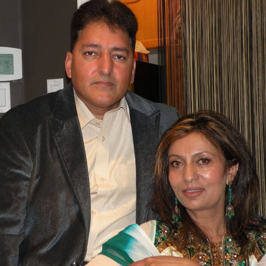 맛있는 음식을 먹고 행복해하는 사람들