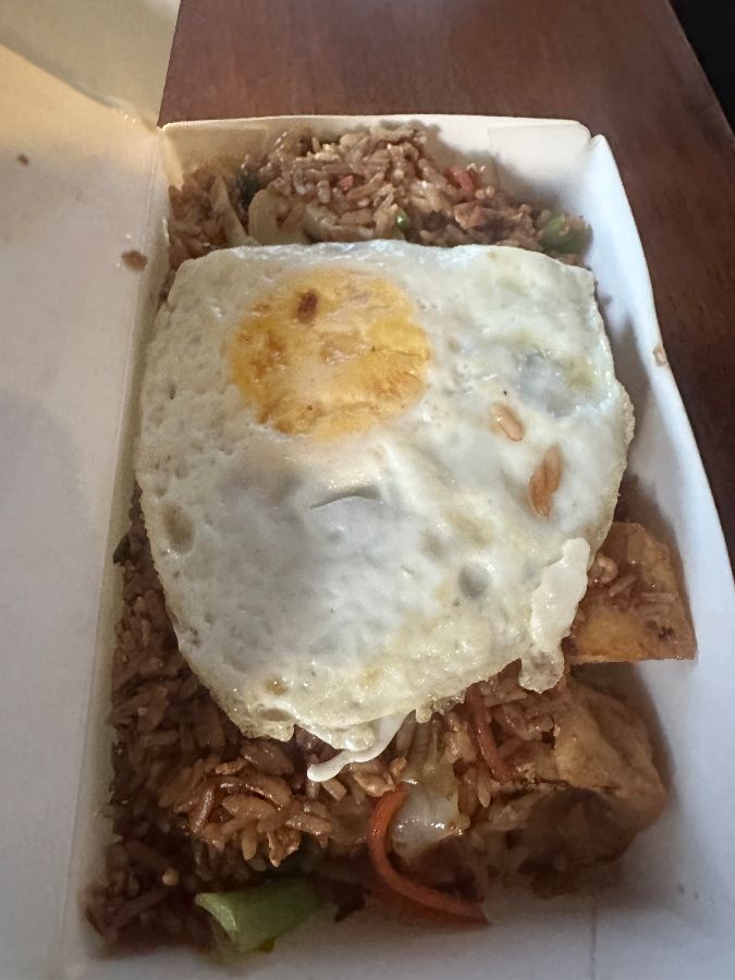 테이블에 놓인 팟타이