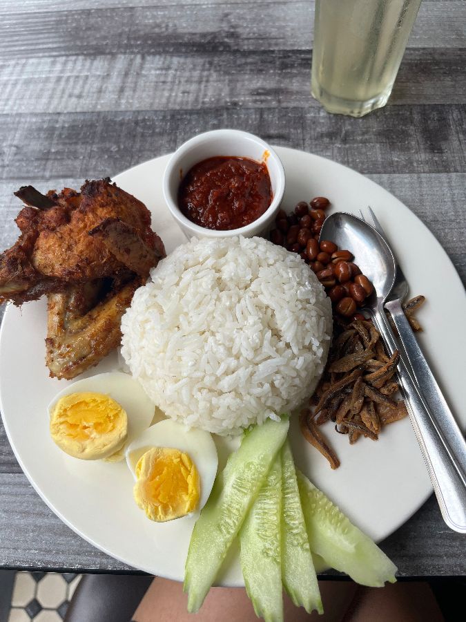 깔끔하게 정돈된 테이블