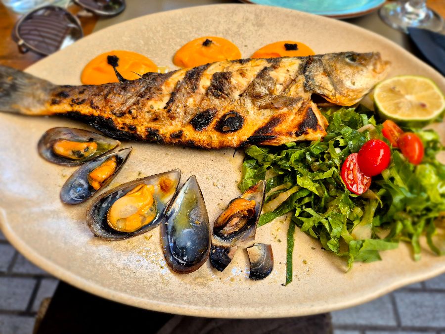 Bairaktaris 내부 모습