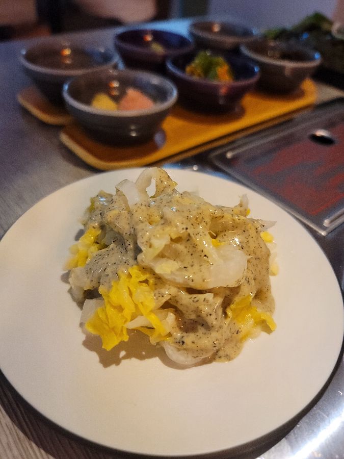 잘 구워진 고기 한점