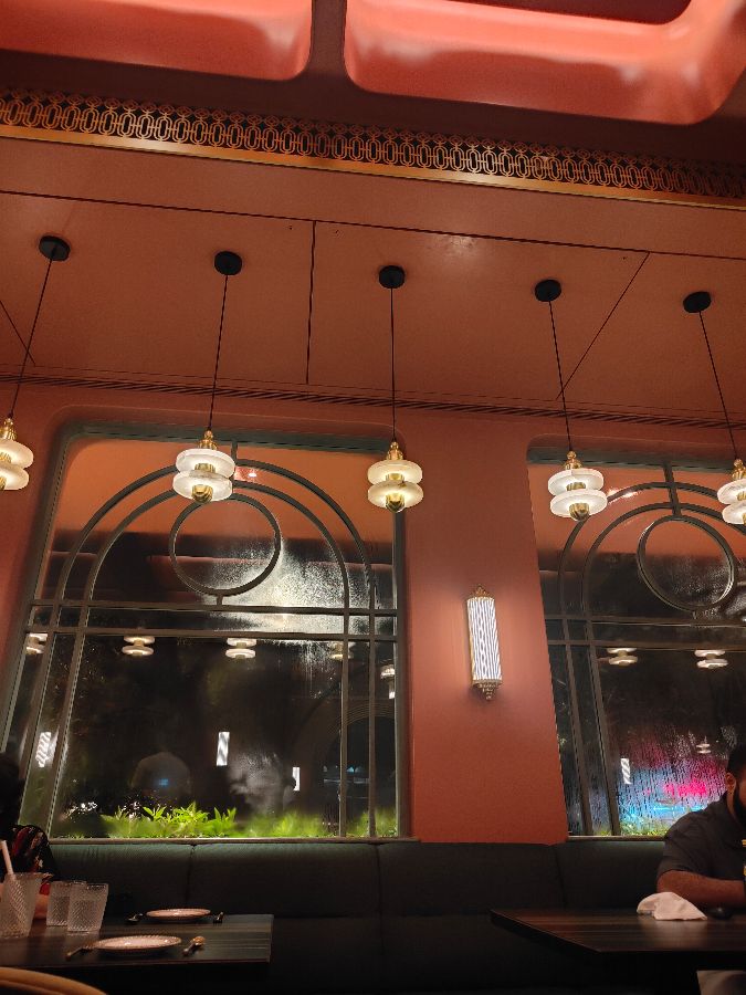 Nksha 레스토랑의 디테일한 벽 장식