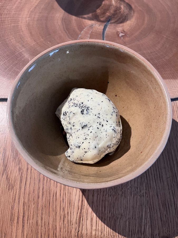 고급스러운 분위기의 테이블