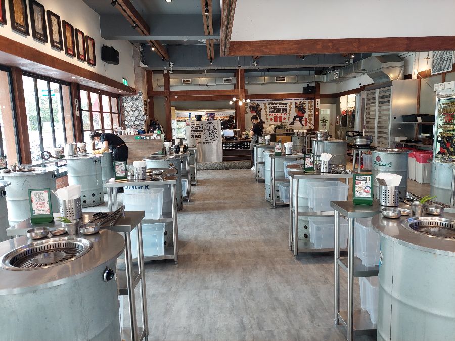 익어가는 고기와 소스