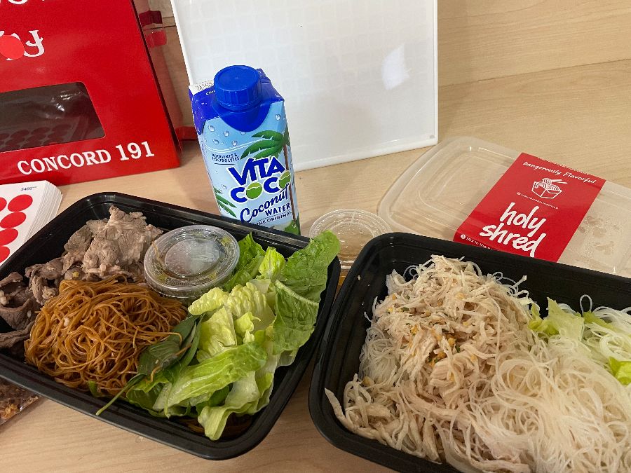 홀리슈레드 누들의 매력적인 음식 사진